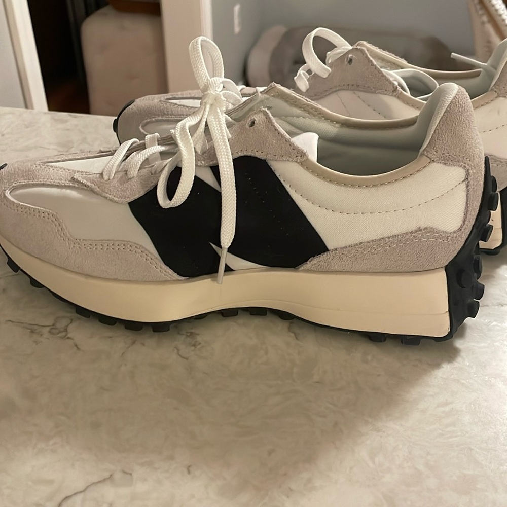 New Balance 327 Black and White size 9.5
